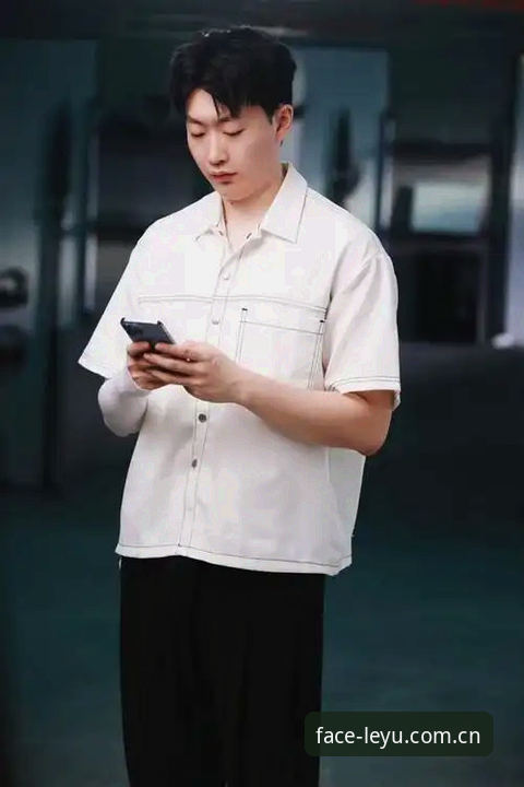 LEYU赛事数据更新 马宁世界杯执裁前对话管泽元:一场关于裁判职业化的深度分析——从乐鱼体育平台看足球裁判的生存法则